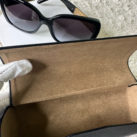Burberry Sunglasses 🎉🎉🎉HOST PICK 🎉🎉🎉🎉 - Picture 3 of 5